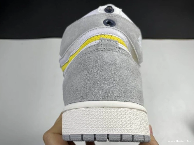 Smoke Air Switch 1 Jordan Light High CW6576-100 0608